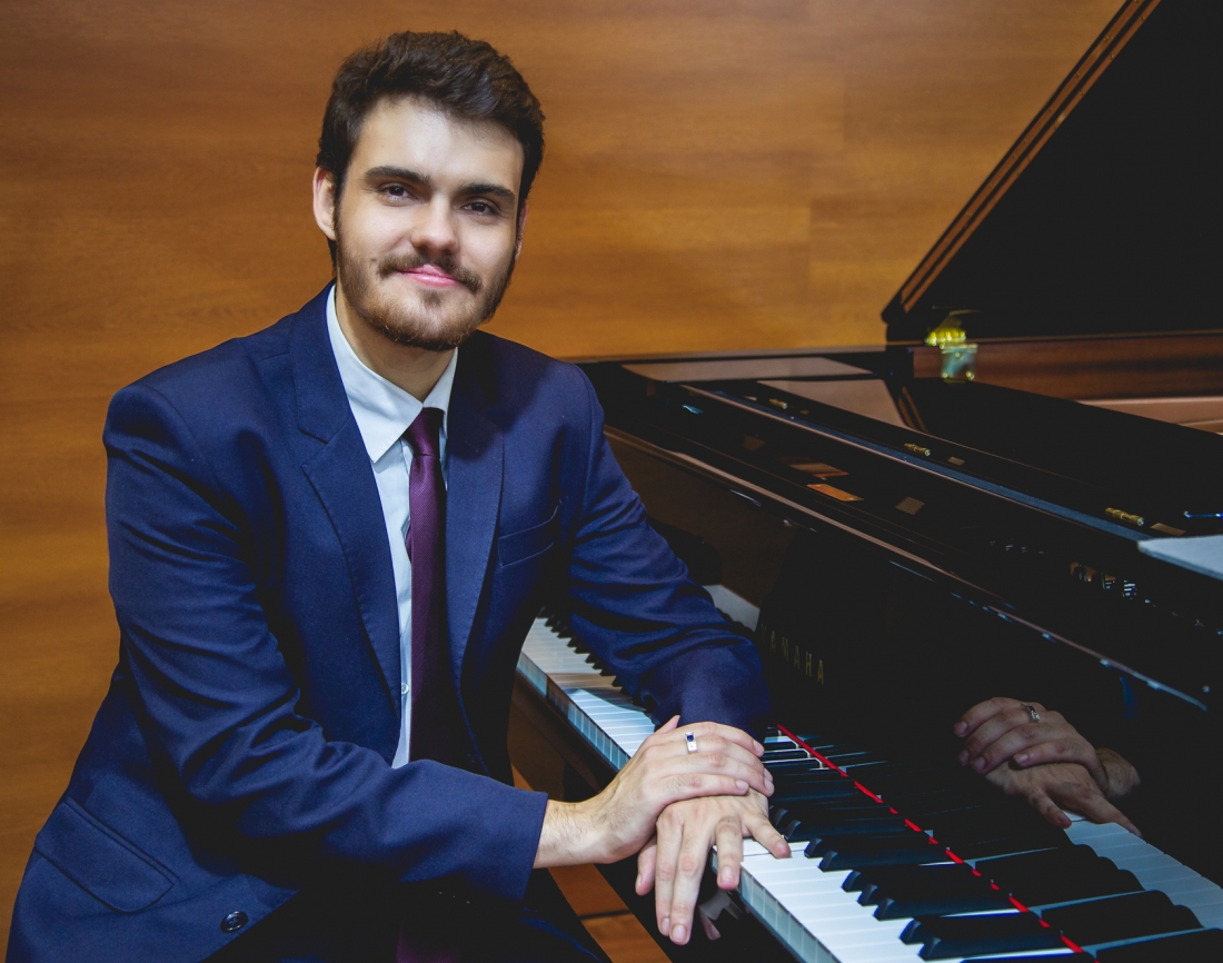 Retrato a cores de Guilherme Frazatto.