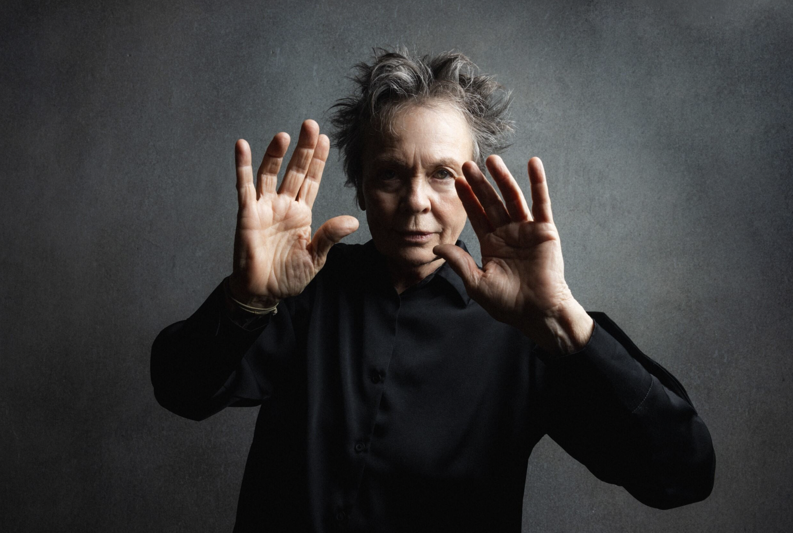 Retrato a cores de Laurie Anderson